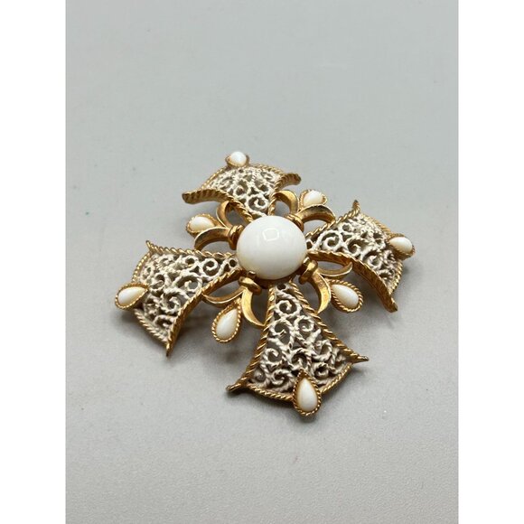 Vtg Signed Trifari Maltese Cross Pin Brooch White Enamel White Stones Filigree - Picture 3 of 8